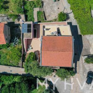 Kuća sa pogledom na more i luku Jelsa