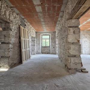 KUĆA U MUTVORANU – 300+ m² I ZEMLJIŠTE 2.980 m²