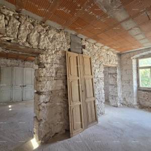 KUĆA U MUTVORANU – 300+ m² I ZEMLJIŠTE 2.980 m²