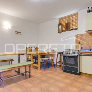 KUĆA ZA ODMOR / VIKENDICA  NKP 71 m2 NA PARCELI  OD 2.720 m2 NA IZVRSNOJ LOKACIJ