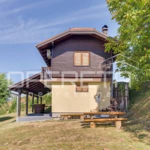 KUĆA ZA ODMOR / VIKENDICA  NKP 71 m2 NA PARCELI  OD 2.720 m2 NA IZVRSNOJ LOKACIJ