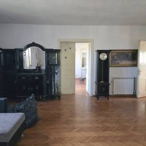 Kuća za uređenje, 370m2, zemljište  2000m2