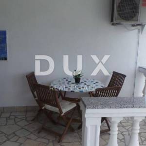 Kvarner, Senj, Apartmanska kuća, 230 m2, prvi red od mora