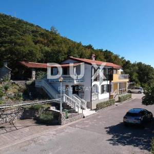 Kvarner, Senj, Apartmanska kuća, 230 m2, prvi red od mora