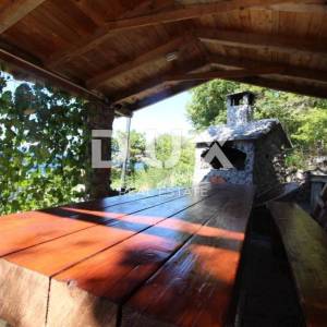 Kvarner, Senj, Apartmanska kuća, 230 m2, prvi red od mora