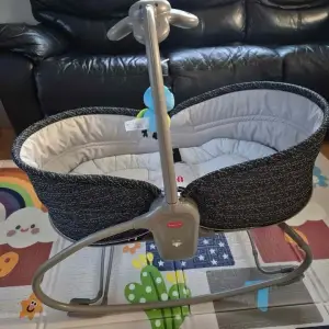 Ležaljka ljuljačka za bebe Tiny love
