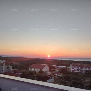 LIŽNJAN – DVA STANA PO 50 m² S POGLEDOM NA MORE, PARKIRNIM MJESTIMA I SPREMIŠTIMA