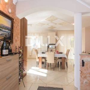 Lovran, dvojna kuća s bazenom, 267 m², panoramski pogled