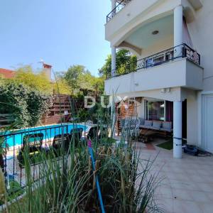 Lovran, dvojna kuća s bazenom, 267 m², panoramski pogled