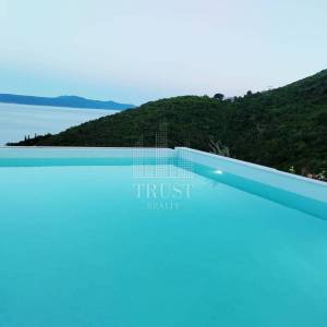 LUKSUZNA VILLA S BAZENOM I PANORAMSKIM POGLEDOM – MEDVEJA!