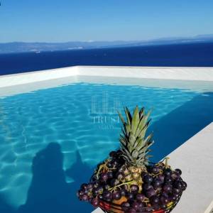 LUKSUZNA VILLA S BAZENOM I PANORAMSKIM POGLEDOM – MEDVEJA!
