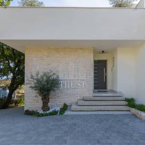 LUKSUZNA VILLA S INFINITY BAZENOM I PANORAMSKIM POGLEDOM1