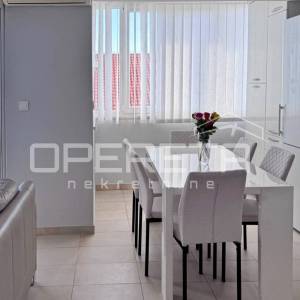 MAKARSKA dvoetažni stan 91,36m2 - 3 sobe/2 kupaonice/pogled