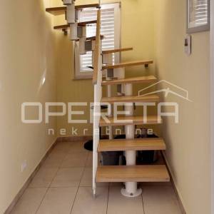 MAKARSKA dvoetažni stan 91,36m2 - 3 sobe/2 kupaonice/pogled