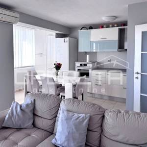 MAKARSKA dvoetažni stan 91,36m2 - 3 sobe/2 kupaonice/pogled