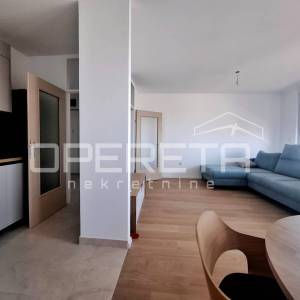 Makarska / Zadnji kat / Lift / Pogled na more / Odmah useljiv