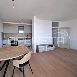Makarska / Zadnji kat / Lift / Pogled na more / Odmah useljiv