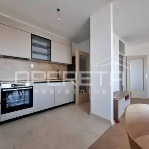 Makarska / Zadnji kat / Lift / Pogled na more / Odmah useljiv