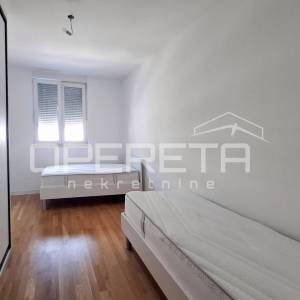 Makarska / Zadnji kat / Lift / Pogled na more / Odmah useljiv