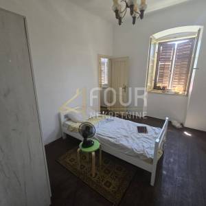 Mali Lošinj, 488m2, kamena starina 100m od mora