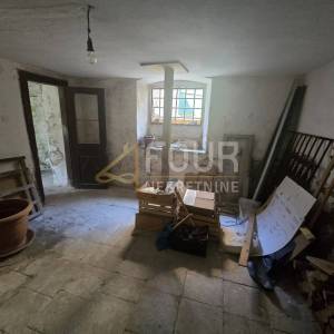 Mali Lošinj, 488m2, kamena starina 100m od mora