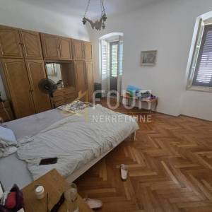 Mali Lošinj, 488m2, kamena starina 100m od mora