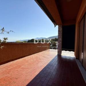 Matulji, centar, samostojeća kuća, 250 m2, pogled, garaža