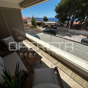 Moderan dvosoban stan 49 m² s terasom i parkingom – Hvar