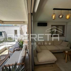Moderan dvosoban stan 49 m² s terasom i parkingom – Hvar