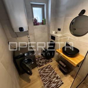Moderan dvosoban stan 49 m² s terasom i parkingom – Hvar