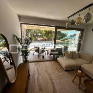 Moderan dvosoban stan 49 m² s terasom i parkingom – Hvar
