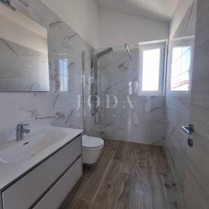 Moderna Novogradnja u središtu otoka Krka