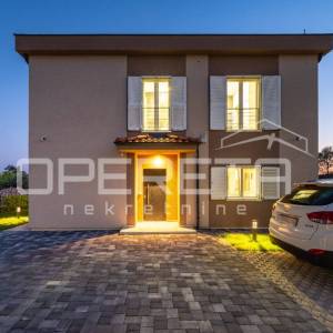 Moderna vila s bazenom i velikom privatnom okućnicom u blizini Nina

