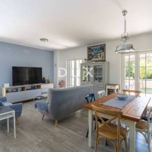 Murter, dvojna kamena kuća s bazenom, 148 m²