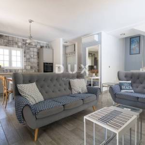 Murter, dvojna kamena kuća s bazenom, 148 m²