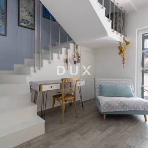 Murter, dvojna kamena kuća s bazenom, 148 m²