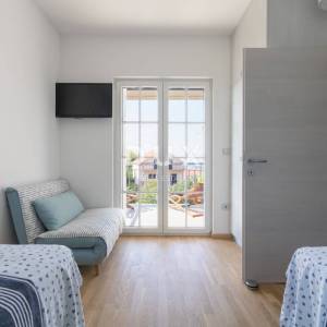 Murter, dvojna kamena kuća s bazenom, 148 m²