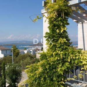 Murter, dvojna kamena kuća s bazenom, 148 m²