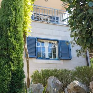 Murter, dvojna kamena kuća s bazenom, 148 m²
