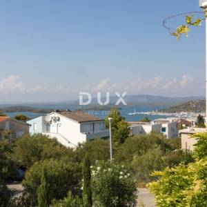 Murter, dvojna kamena kuća s bazenom, 148 m²