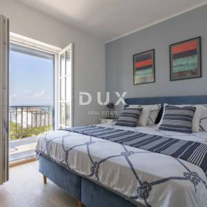 Murter, dvojna kamena kuća s bazenom, 148 m²