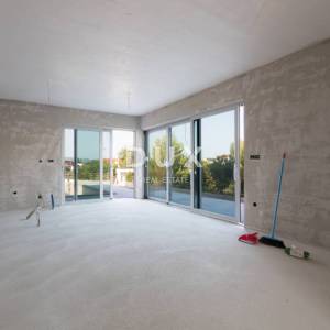 Murter, Podvrške, stan s bazenom, 84,4 m²
