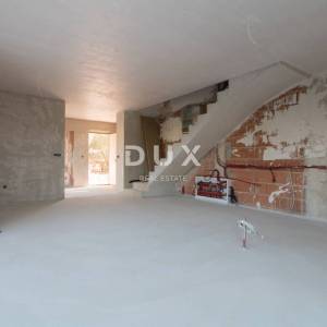 Murter, Podvrške, stan s bazenom, 84,4 m²