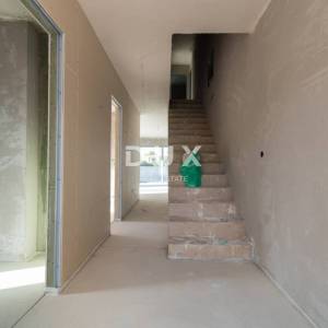Murter, Podvrške, stan s bazenom, 93,5 m², novogradnja