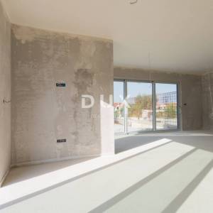 Murter, Podvrške, stan s bazenom, 93,5 m², novogradnja