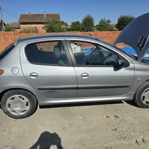 Na prodaju peugeot 206  benzin registriran