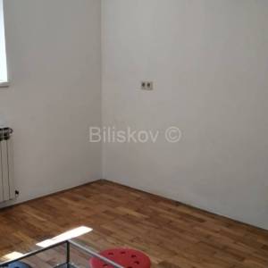 Najam, Vončinina ulica, poslovni prostor  62m2 u suterenu, parking 