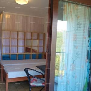 NAMJEŠTEN STAN S BALKONOM BLIZU MORA – PAVIĆINI, DUGA UVALA