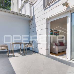 Nazorova, luksuzan stan s privatnom terasom, najam 50m2