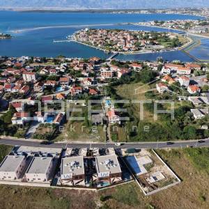 Nin: Luksuzni dvoetažni stan s bazenom, saunom i vrtom, stan A3